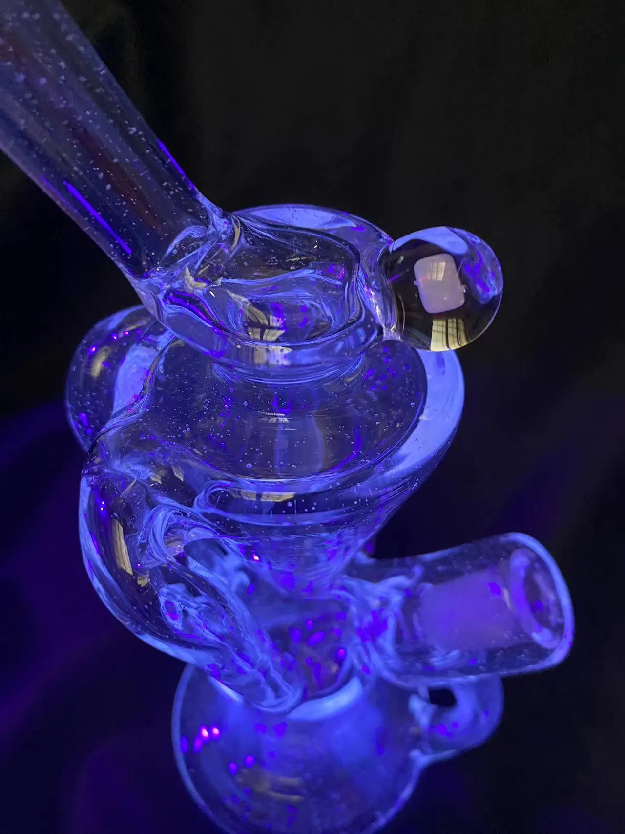 Glasrohre UV-blaues Recycler-Rig 14 mm mit 2 Opalen. Gerne können Sie eine Bestellung aufgeben