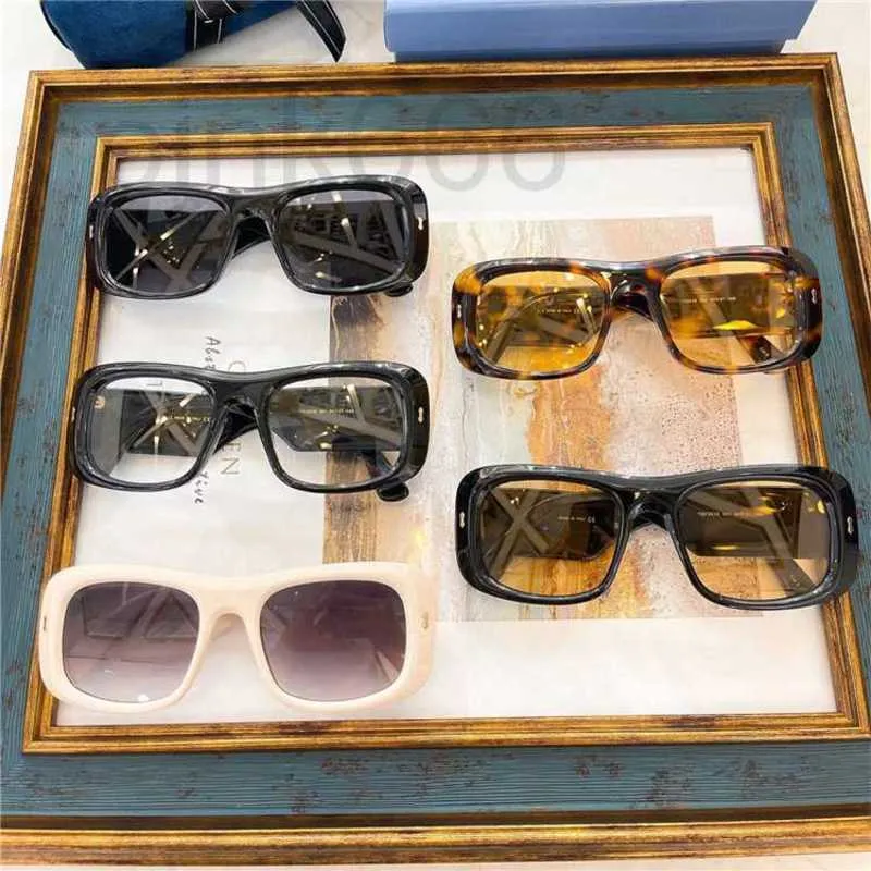 Gafas de sol de diseñador Las nuevas gafas de sol de moda populares pantalla roja con la misma tendencia personalizada SSI1