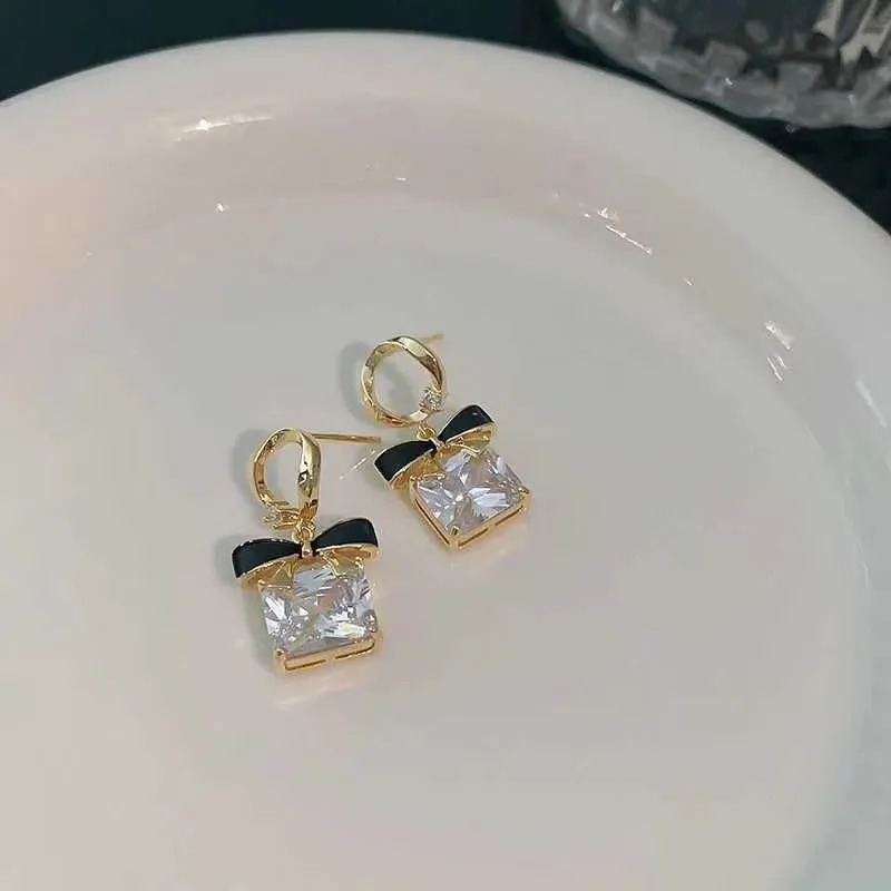 Luxury Square Gold And Diamond Earrings Stud Earrings For Women
