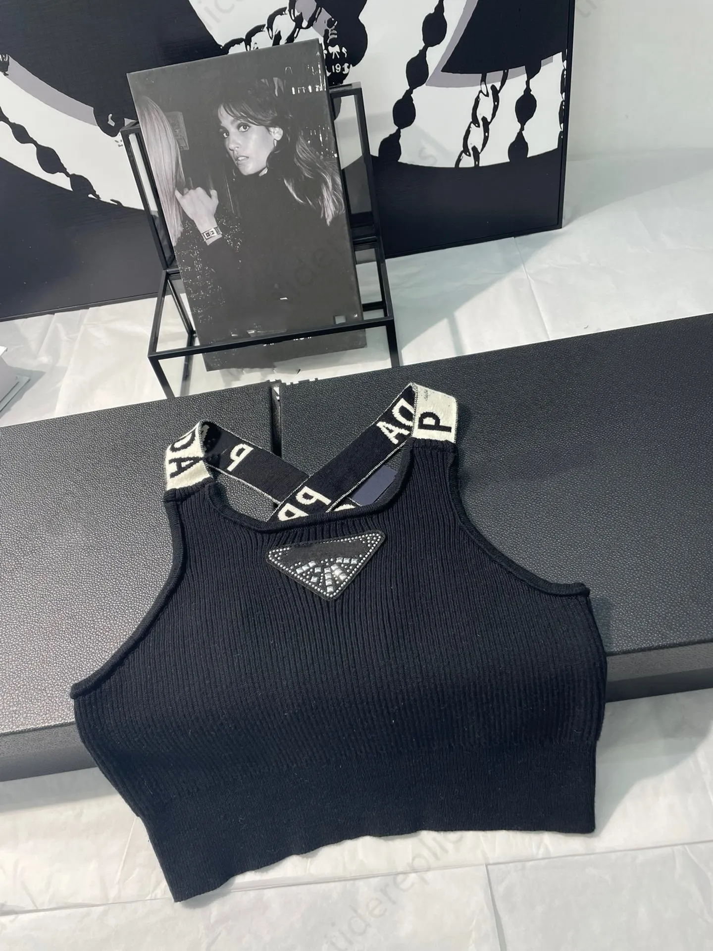 Designer-Top, Tank-Top, Crop-Top, Designer-Kleidung, Damen-T-Shirt, Damen-Kleidung, Stickerei, gerüscht, Rüschen, Schleife, Knopf, Spitze, Druck, Strass, Weste, Yoga, T-Shirts, transparente Pailletten, A8