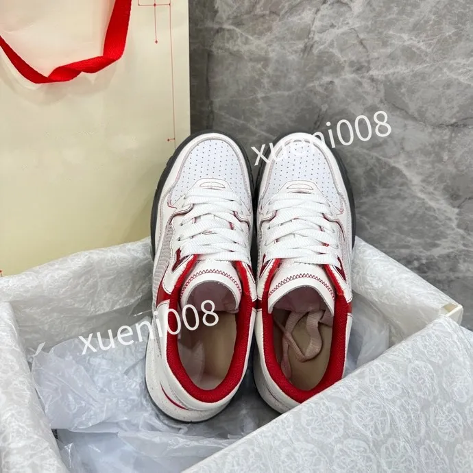 2023NEW WOMENS MENS MENS KVALITETSKAPALA SKOR DESIGNER LÄDER LACE-UP Sneaker Fashion Running Trainers Letters Flat Printed Gym Sneakers