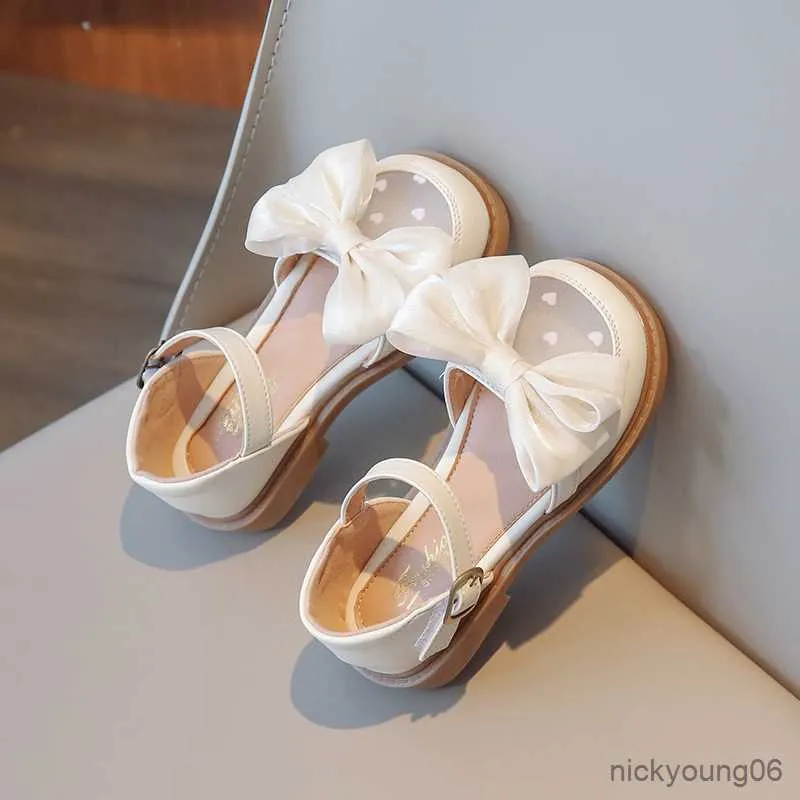 Sandalet çocuklar sandaletler kare mary janes ayakkabı çocuklar için kızlar deri ayakkabı içi boş papyon prenses nefes alabilen yumuşak, bebek ayakkabıları R230529