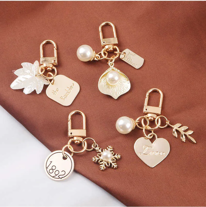 Key Rings Fashionable and Creative Cute Heart Shell Pearl Fairy Forest Letter Leaf Metal Car Keychain Bracket Student Bag Pendant Jewelry G230526