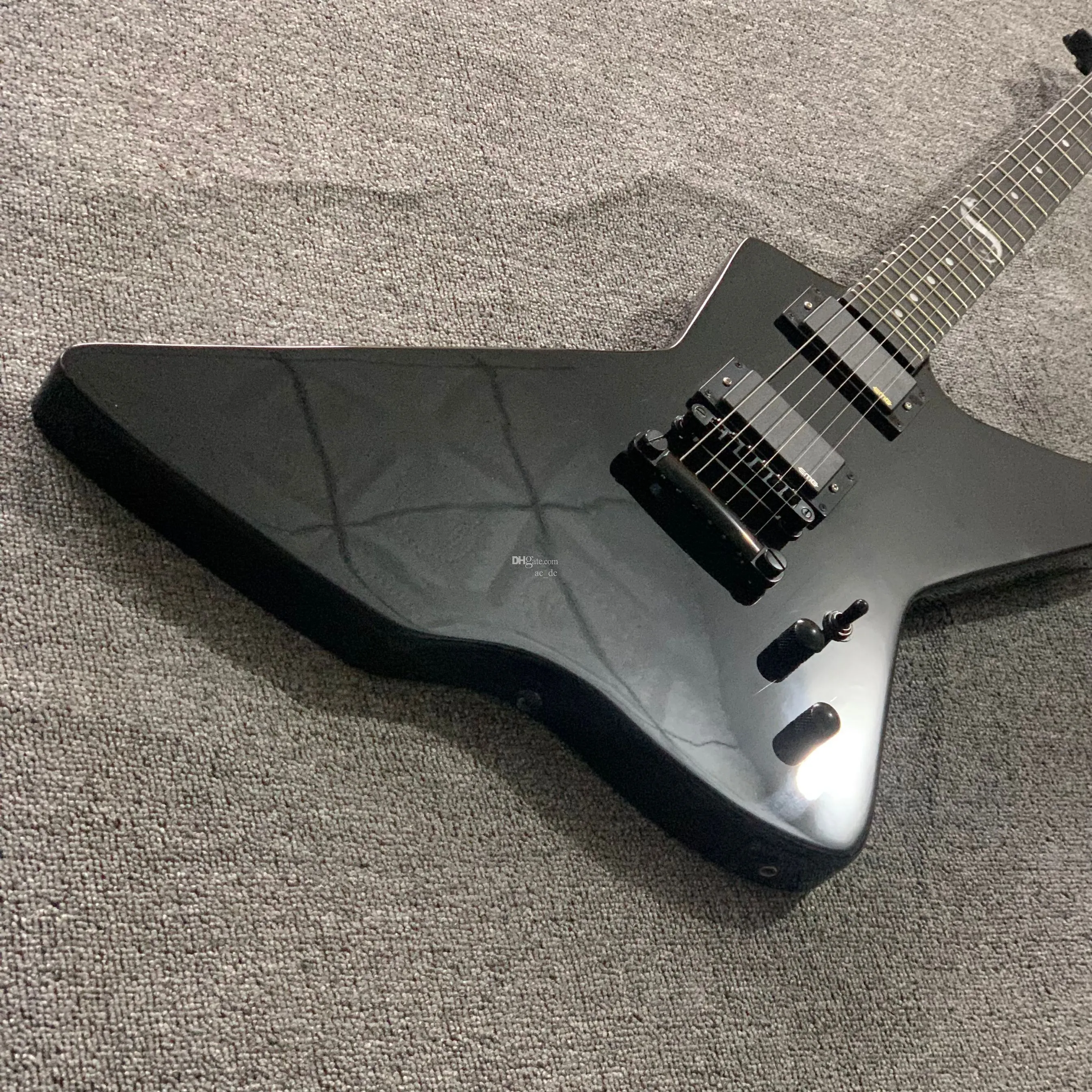 Ltd Snakebyte Metallic James Hetfield Black Explorer Electric Guitar 9V Box Box ، China Active EMG Pickups ، Mahogany Body ، Black Hardware ، Snake Tinlay