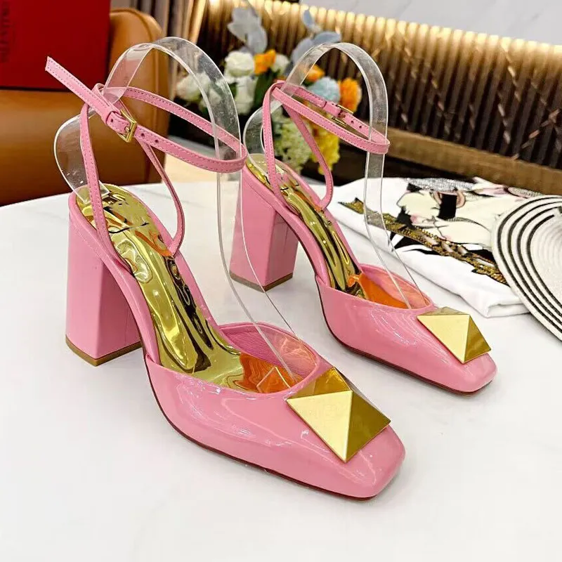 Tacchi rossi chiusi best sale