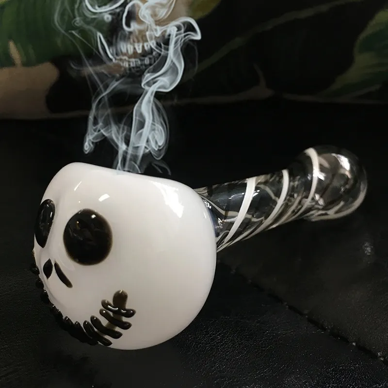 Halloween Lovely Skull Glass Pipe Smoking Hand Pipe Oil Burner Pipes Thickness Swirl Stripe Moutnpiece Smoking Accessories