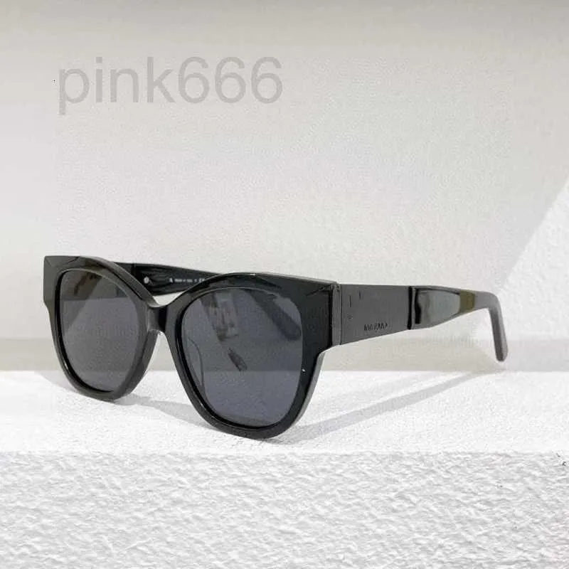 Designer de óculos de sol 2023 Novo Tiktok Mesmo estilo Personalidade Sunglasses Women Women Versátil Fashion Trend RDS9