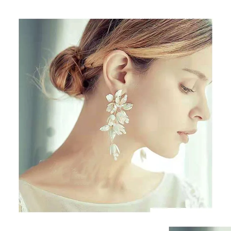 Other Accessories Qt0031A White Magnolia Earrings European And American Fashion Style Zircon Tassel Banquet Drop Delivery Wedding Pa Dhg4F