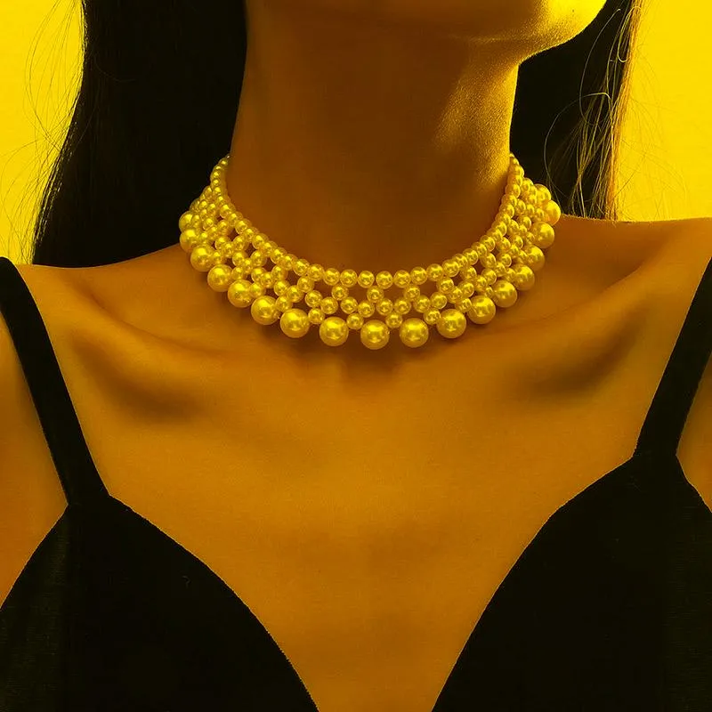Choker Chokers Modna ręcznie robiona koralikowa biała symulowane naszyjniki perłowe dla kobiet