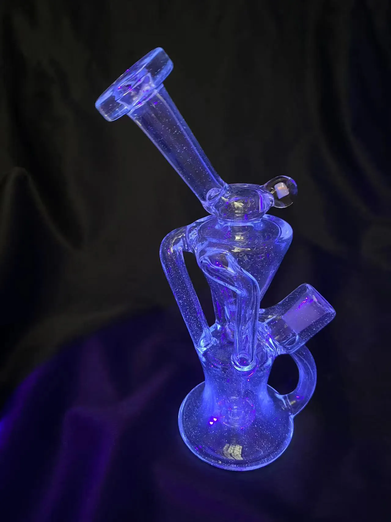 Glasrohre UV-blaues Recycler-Rig 14 mm mit 2 Opalen. Gerne können Sie eine Bestellung aufgeben