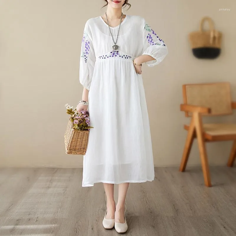 Casual Dresses SuperAen Chinese Women's 2023 Summer Retro Style Embroidered Loose V-Neck Long Dress