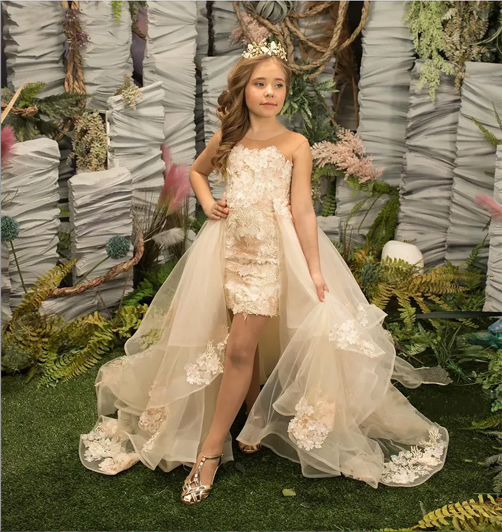 2024 Güzel Şampanya Prenses Çiçek Kızlar Elbise Aşırı Etekler Sefli Boyun Dantel Aplikler Çiçekler Tül Doğum Günü Çocuk Kız Pageant önlükleri Söndürülebilir Trenle