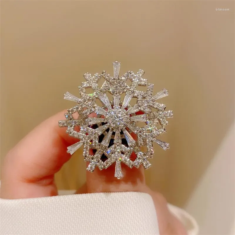 Brooches Snowflake Brooch For Women Designed Lapel Pins Rotatable Luxury Jewelry Shiny Zircon Pin Party Dress Suit Accessories Gift