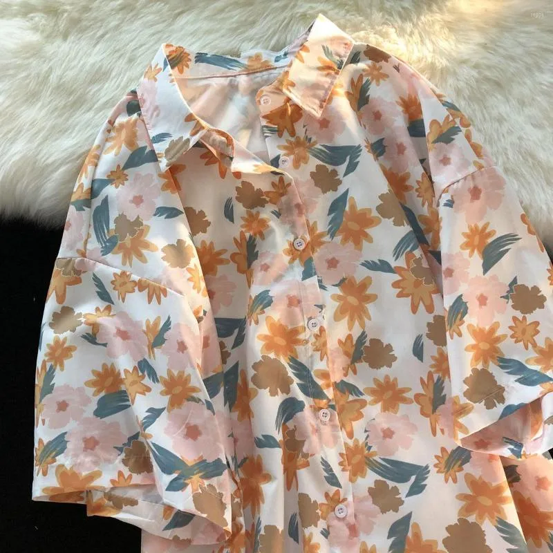 Chemisiers pour femmes Corée Floral Imprimé Chemises Hommes D'été Boutonné Surdimensionné Chemise À Manches Courtes Vintage Plage Hawaii Vêtements Japonais Tops