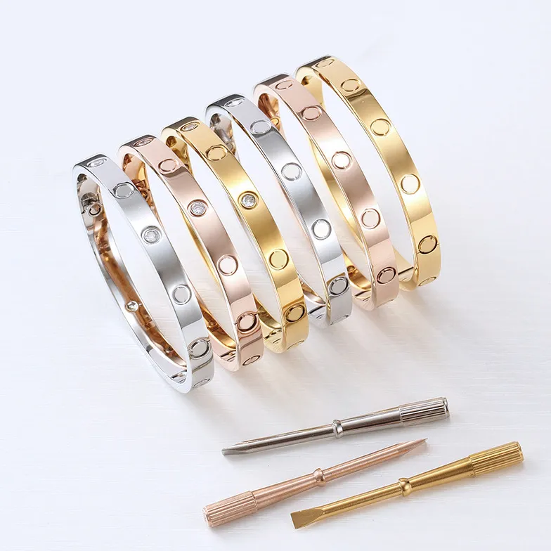 Nail store screw bracelet