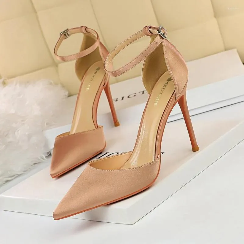 Sandaler Simple High Heel Satin Shallow Mouth Pointed Head Hollow Out Sexy Nightclub Show Thin One Line Strap