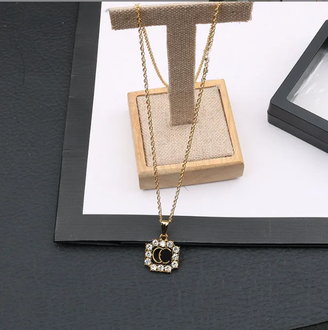 Luxury Designer Letter Pendant Necklaces 18K Gold Plated Crystal Pearl Rhinestone Sweater Necklace for Women Wedding Party Love Gifts Jewerlry Accessories