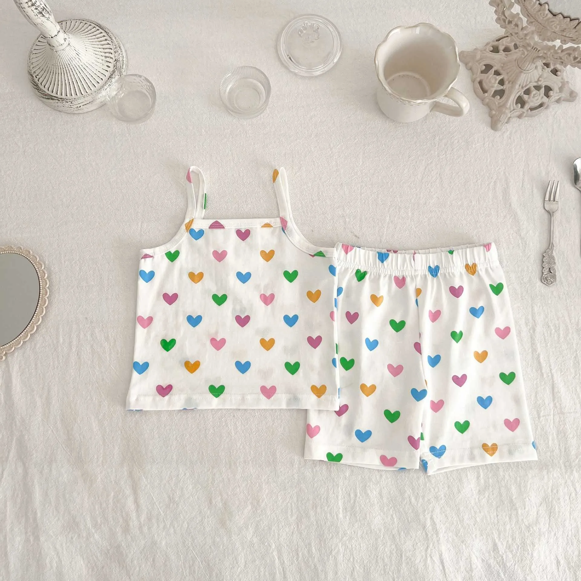 Set di abbigliamento Set di vestiti senza maniche per neonato estivo Set di vestiti per bambina con stampa a cuore carino Gilet e pantaloncini in cotone 2 pezzi