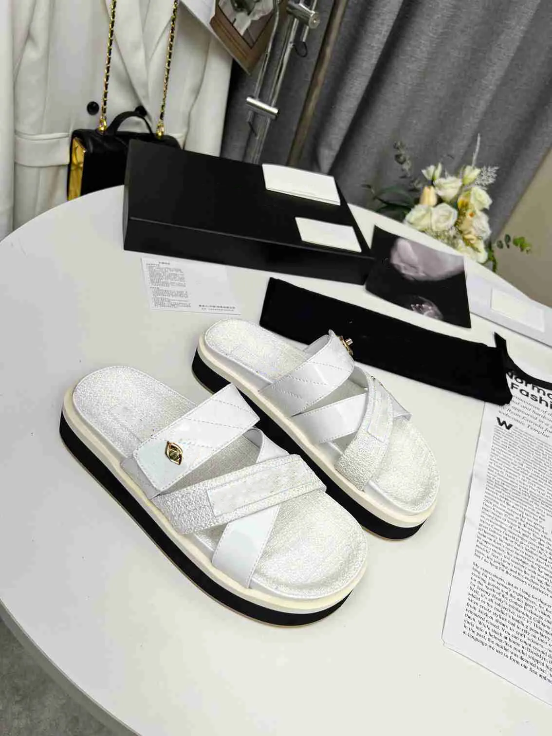 Mode slippers merk ccity ontwerpers dames kanaalplatform sandalen vrouwen glijden luxe sandaalvrouw vrijetijdsschilferse flip flops xt042