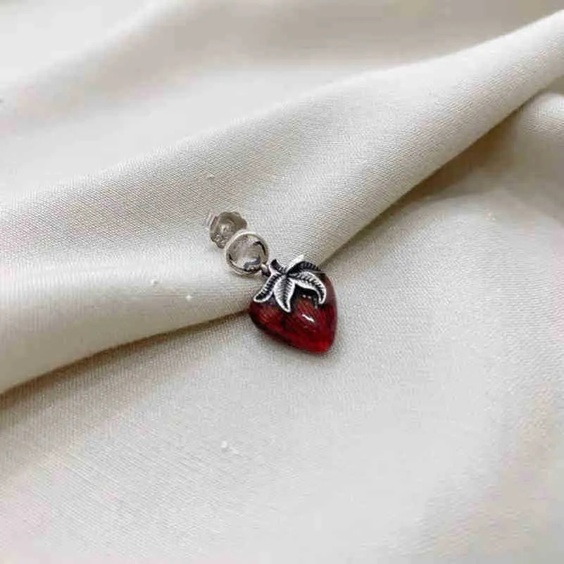 designer de joias pulseira colar anel 925 brincos de morango pulseira simples pequeno fresco antigo efeito de queda de cola Brincos femininos