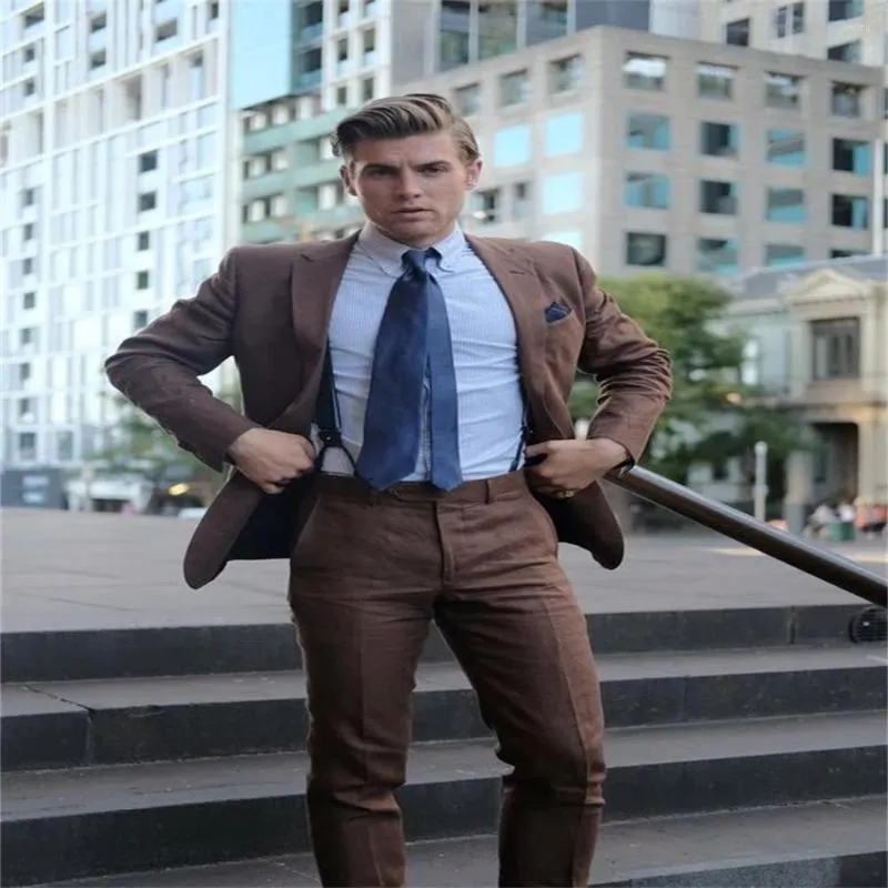 Abiti da uomo 2023 Abito da uomo di alta qualità su misura moda slim con risvolto dentellato design marrone taglie forti 2 pezzi (giacca pantaloni cravatta)