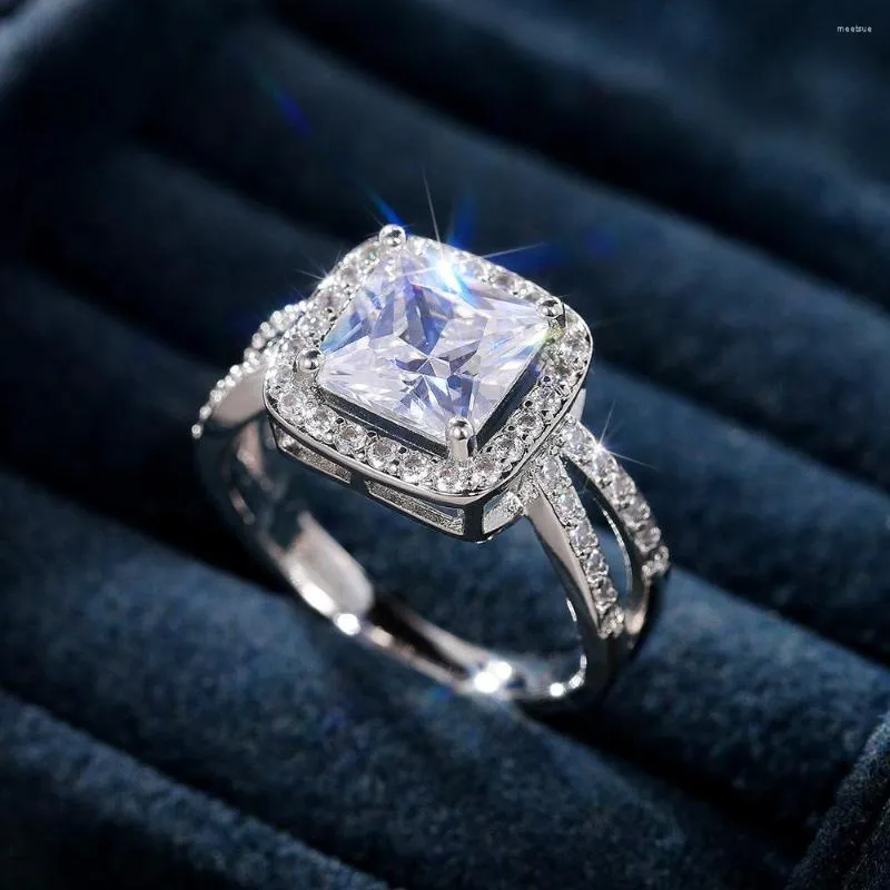 Cluster Ringen Mode Eenvoudige Vierkante CZ Voor Vrouwen Glanzende Bruids Bruiloft Accessoires Elegante Dame Ring Hoge Kwaliteit Sieraden Groothandel