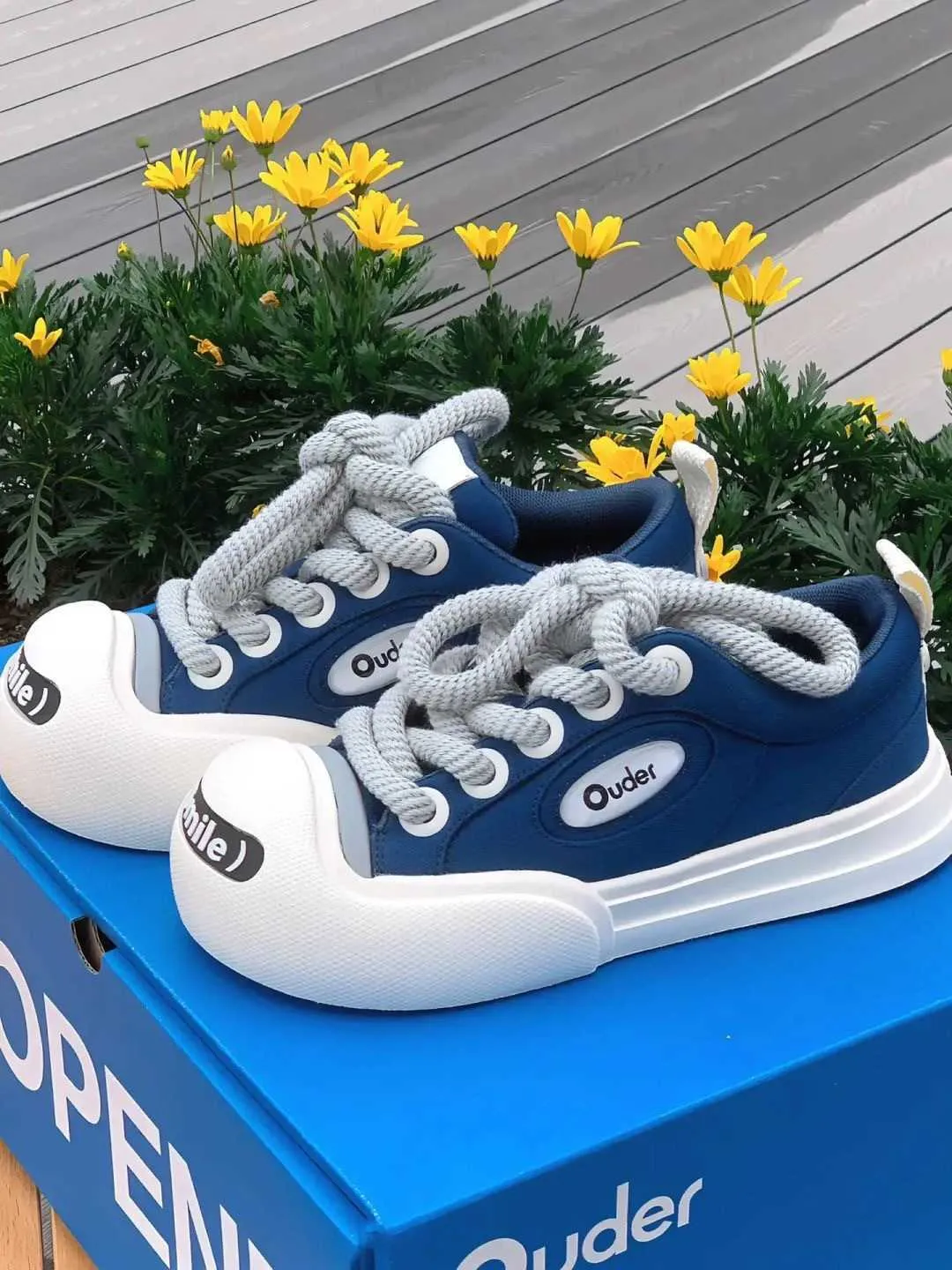White sales big shoes