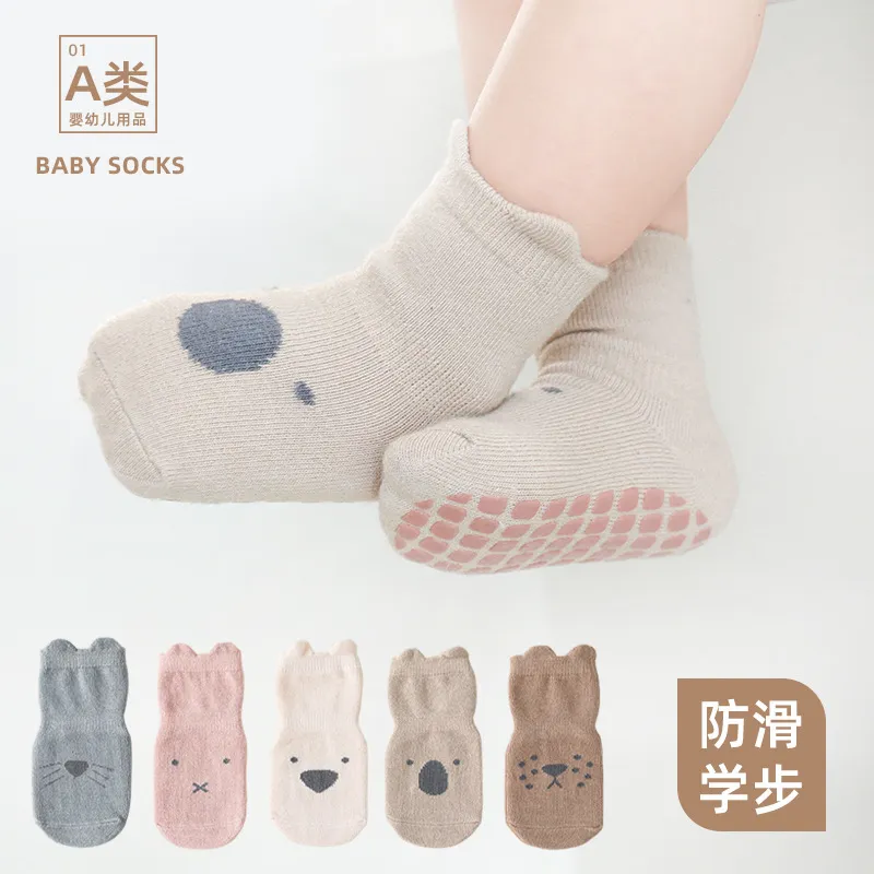 Herbst Winter Baby Socken Kinder Boden Socken gekämmte Baumwollbaby Nicht-Schlupf-Kleinkindsocken Neugeborene Cartoon Baumwollsocken