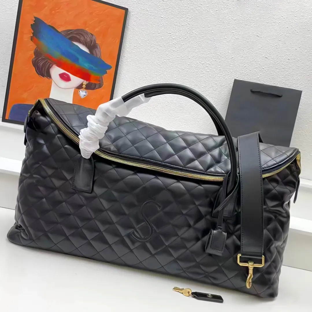 Kvinnors designer Tote Stora shoppingväskor Högkvalitativa es quiltade läderrese Luxurys Gym Handväskor Cross Body Bag Mens Koppling Bagage Överdimensionerade axelväskor