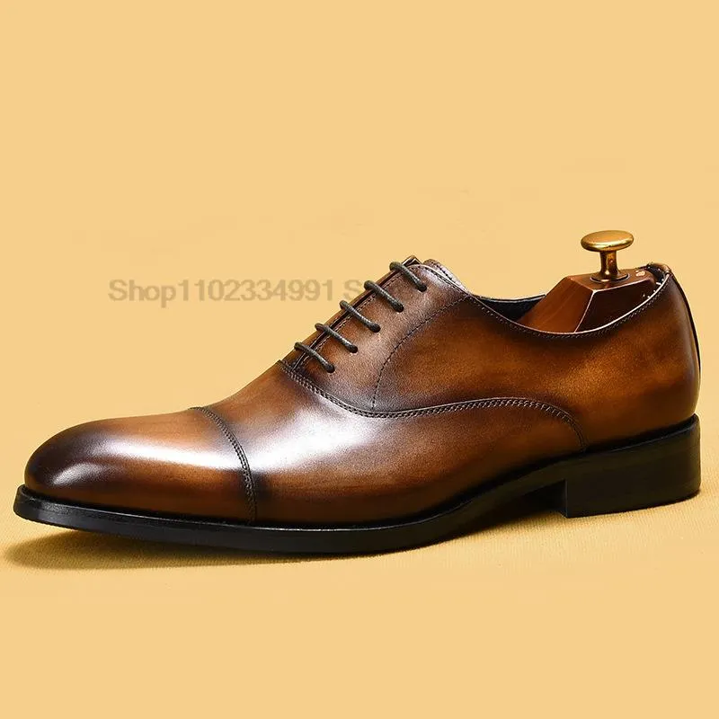 Scarpe oxford da uomo di lusso Abito stile classico di alta qualità Scarpe in vera pelle Scarpe da uomo formali con lacci marroni neri