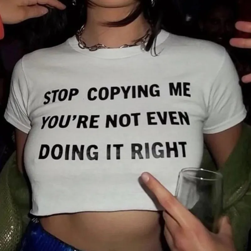 Damen-T-Shirt Stop Copying Me You're Not Even Doing It Right Ästhetisches Baby-Crop-Top, 2000er-Jahre-inspiriertes T-Shirt, Y2K-Slogan-Grafik-T-Shirt, Geschenk für Sie 230530
