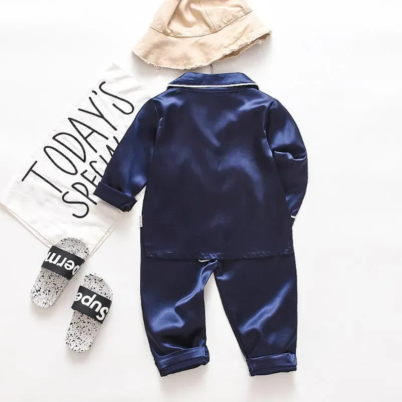 幼児の男の子の長袖ソリッドトップ+パンツパジャマスリープウェアの衣装