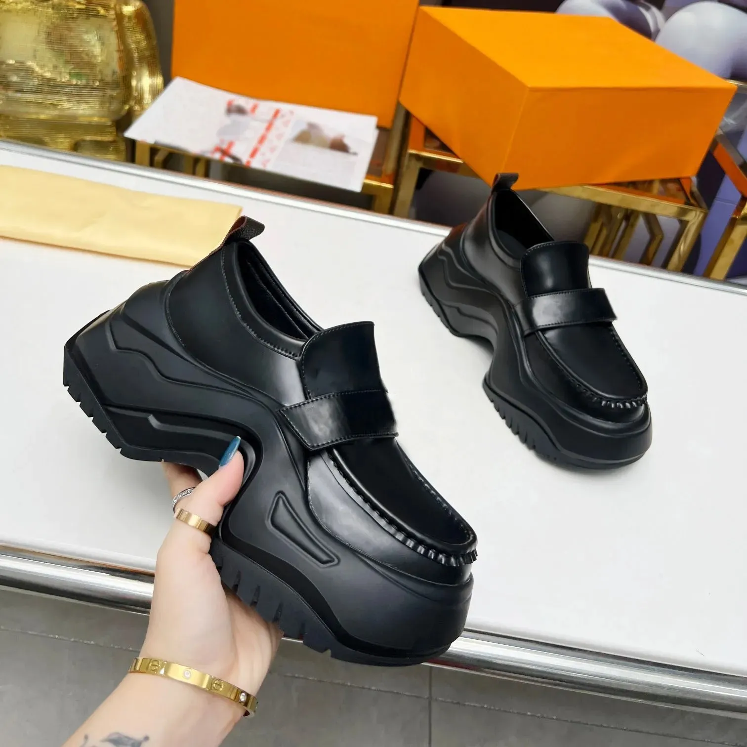 Designer Women Shoes Rubber Platform Sneakers Black Shiny Leather Loafers Lady Chunky Sneaker Pointed Thick Bottom