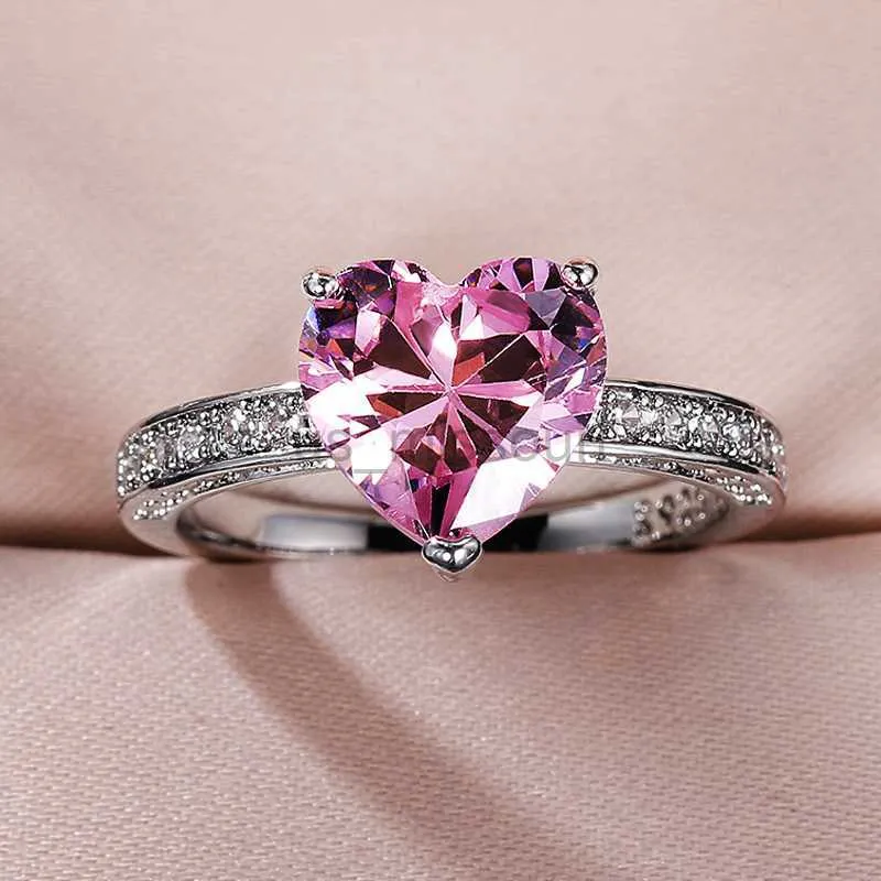 バンドリングHuitan Luxury Solitaire Women Heart Engagement Rings AAA Pink Cubic Zirconia Proposal Rings for Girlend Anniversary Gift J230531