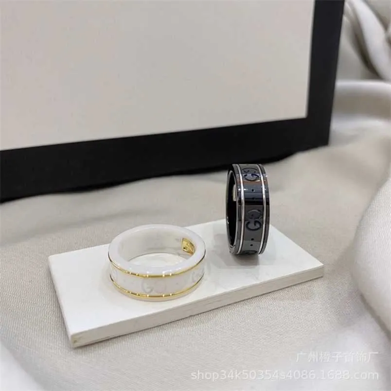 20 % Rabatt auf das neue Designer-Schmuck-Armband-Halskette-Paar-Ring aus Phnom Penh mit Intarsien aus schwarz-weißer Keramik