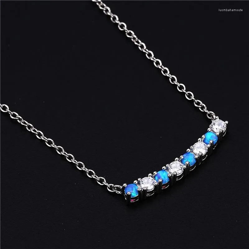 Collane con ciondolo Collana rotonda piccola femminile carina Catena da sposa color argento Opale blu vintage per le donne