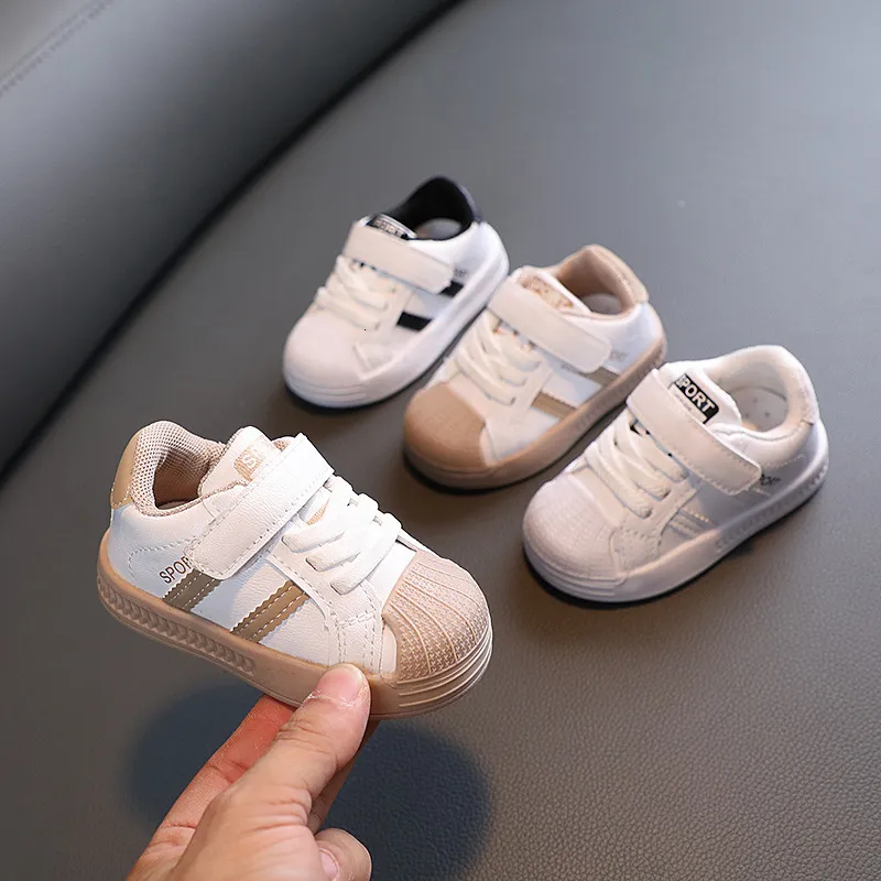 Sneakers mode randiga baby sneakers mjuka botten sprotskor för pojke flickor non-halp småbarn baby casual lägenheter utomhus barn skor vår 230530