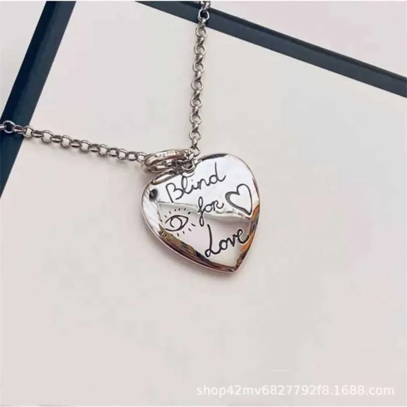 20% de réduction 2023 Nouveau designer bijoux bracelet collier anneau intrépide amour fleur oiseau Amour Pendentif hommes femmes couple clavicule chaîne style simple