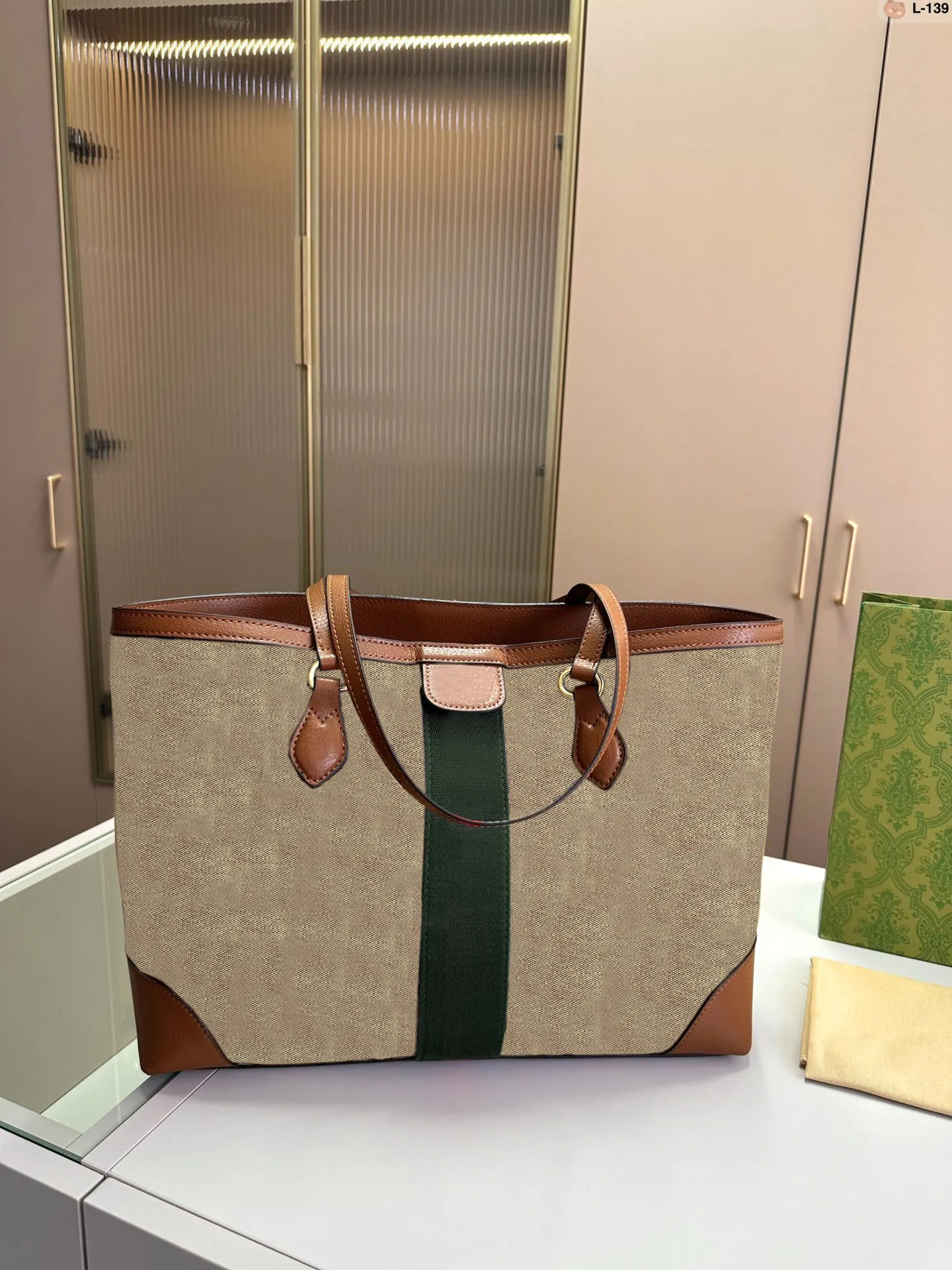 디자이너 럭셔리 핸드백 토트 가방 한정판 세련된 숄더 가방 신뢰할 수있는 브랜드 품질로 탁월한 내구성