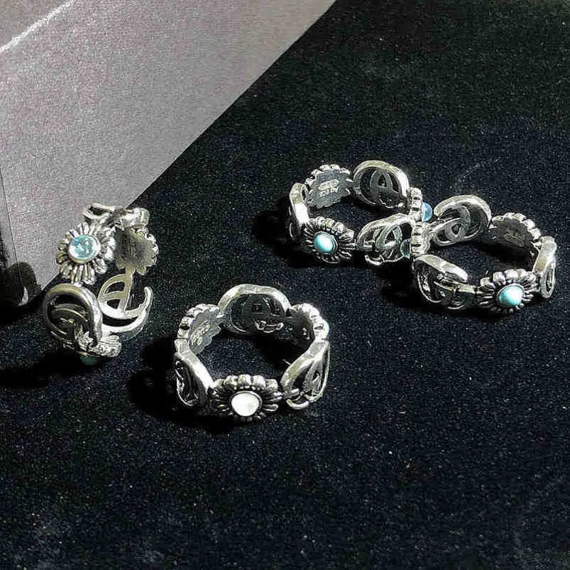 2023 Naszyjnik nowej bransoletki biżuterii Pierścień Naszyjnik Little Daisy z rzeźbionymi kwiatami Sterling Para Walentynki trend prezentowy