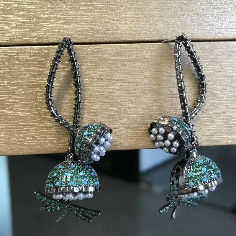 Pendientes colgantes Bilincolor Fashion Green Lotus Seedpod con pendiente de mariposa para mujer Dos formas de uso