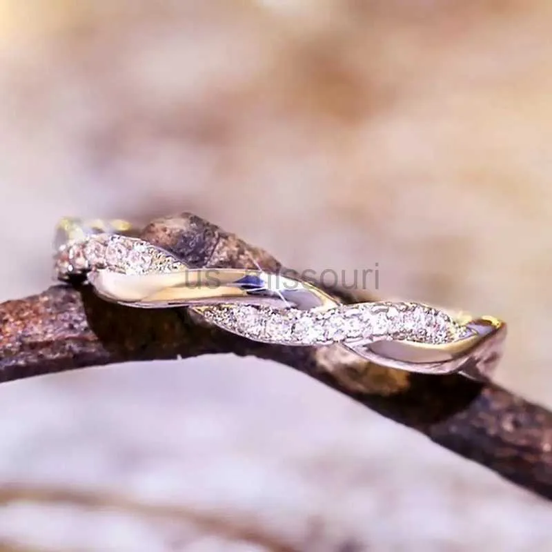 Delicate Infinity Vine Ring Gold And Silver With White Zircon_voghion.com