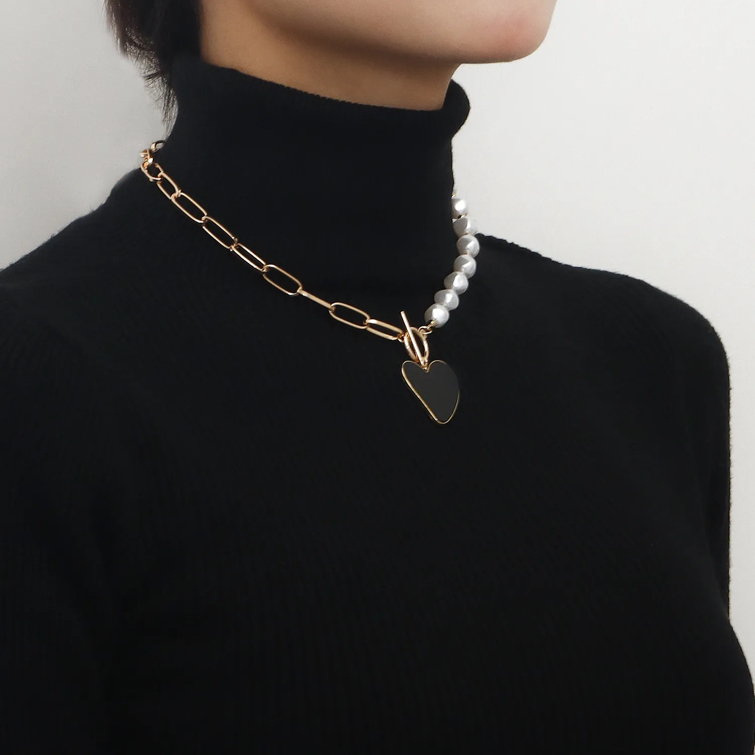 mode amour noir fritillaire collier chaîne perle chandail chaîne femmes avec un sens du design collier en gros chrétien collier crucifix collier 02