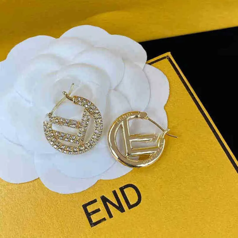 20% de desconto em 2023 Novo designer de joias pulseira colar anel brincos de temperamento personalizado atmosfera requintada de celebridades Brincos de alta qualidade