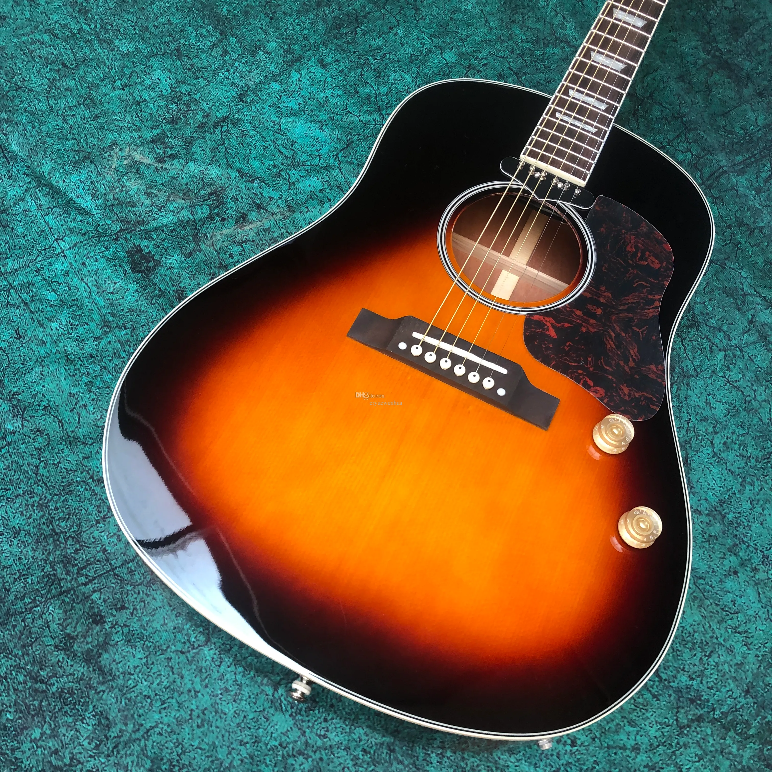All spruce guitar shop