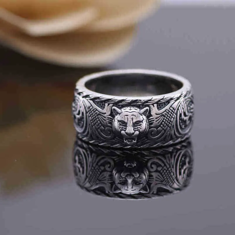 20% korting op 2023 Nieuwe designer sieraden armband ketting Accessoires Sterling Ring gevoel minderheid persoonlijkheid ontwerp Plain Head damesring ins stijl reliëf paar