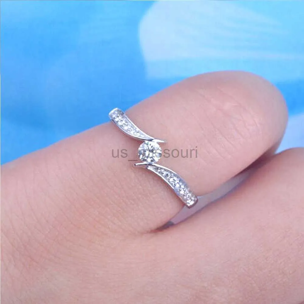 Huitan Minimalist Round Cubic Zirconia Simple Wedding Ring Huitan Minimalist Round Cubic Zirconia Simple Wedding Ring