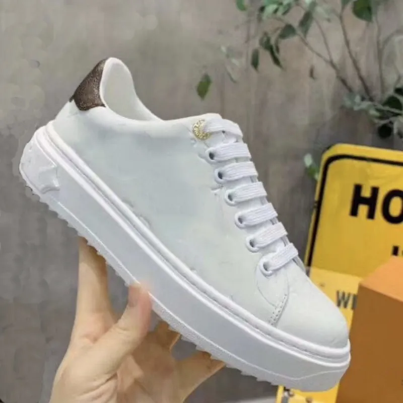 2023 Designers Casual Shoes Women Travel Leather Lace-Up Sneaker 100% Cowhide Fashion Lady Flat Designer Running Trainers Letters Shoe Platform Gym Sneakers