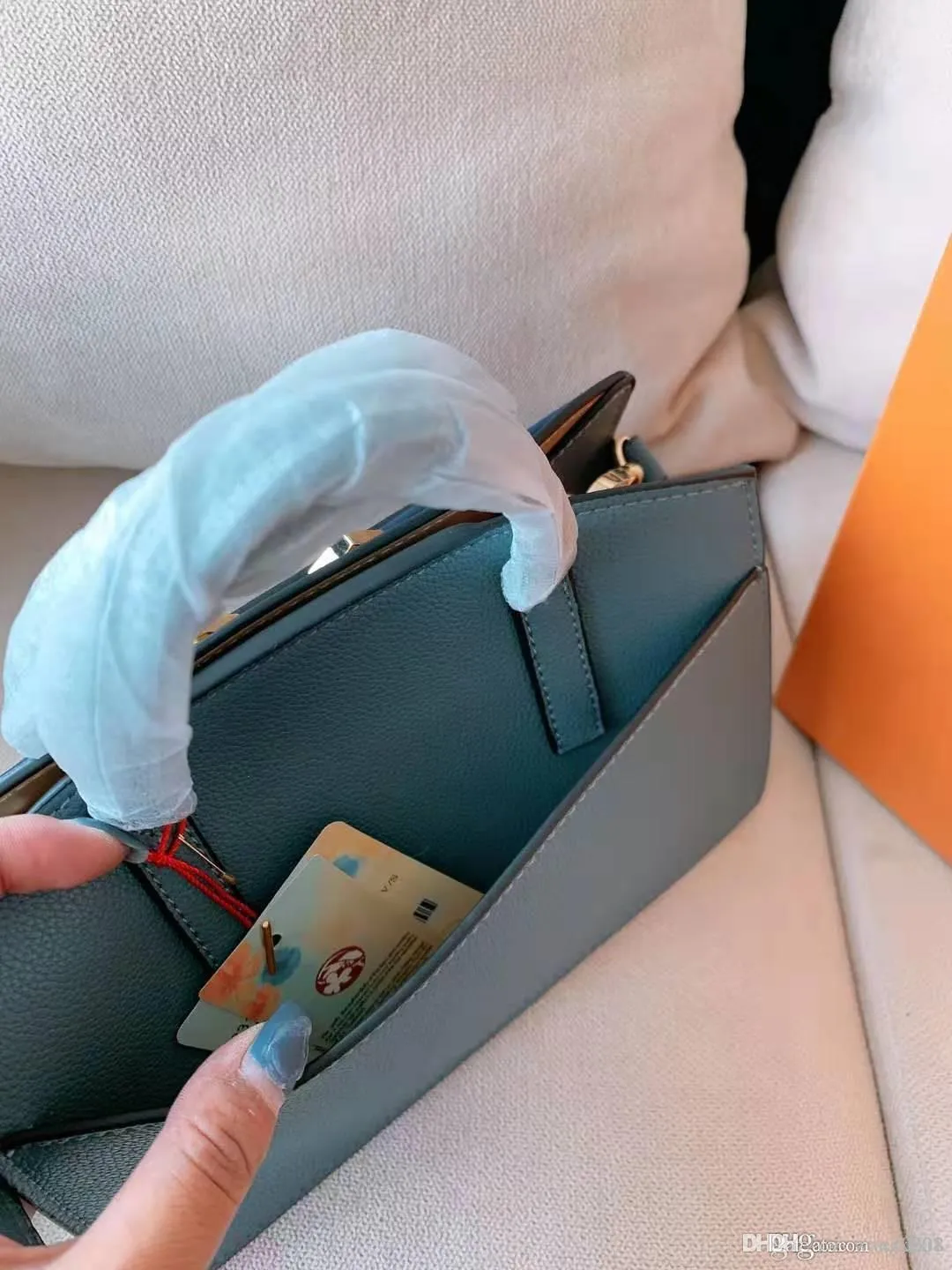 Designer Design High Quality Autumn And Winter 2020 New Two Color Contrast Womens Handbag Postman Bag With Slant Hanging Bag. From 54 94 DHgate