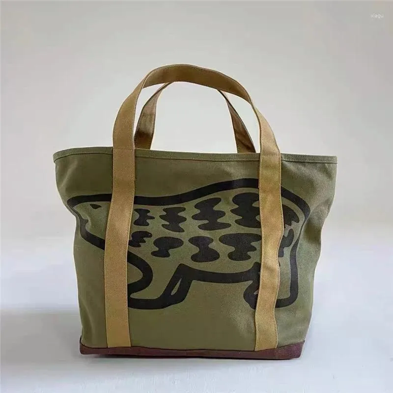 Sacs Duffel Premium Sac en toile fabriqué par l'homme pour hommes et femmes Qualité Street Fashion Hip Hop Tiger Motif Ours polaire Sac à main à la main